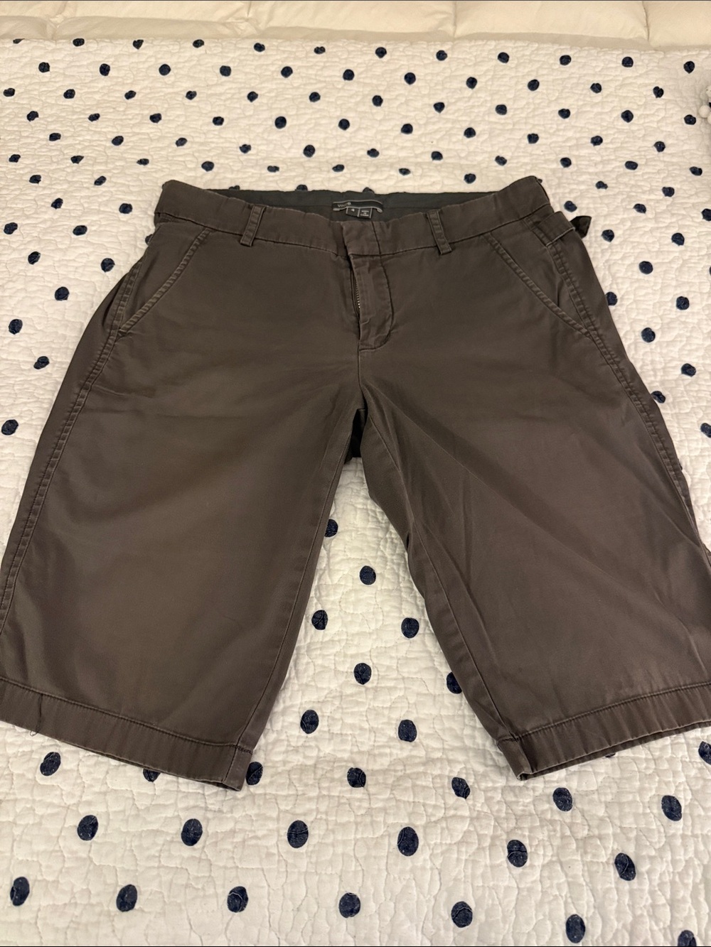 Vince women's 4 Flat-Front Bermuda shorts in gray zipper front 2 pockets